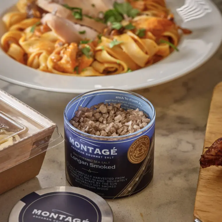 Montagé Longan Smoked Pyramid Salt