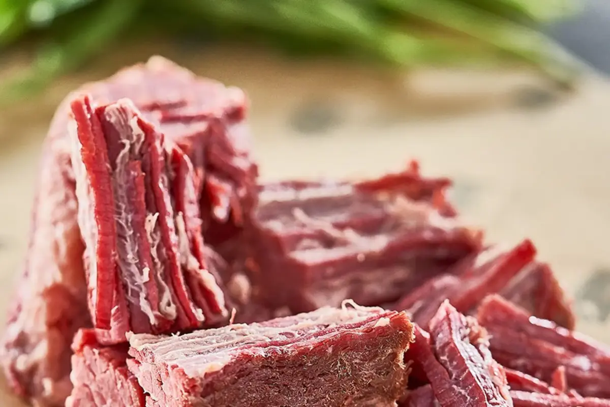 What is the difference between corned beef and pastrami?